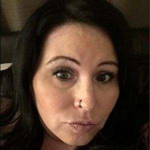 Meet your Posher, Raquel